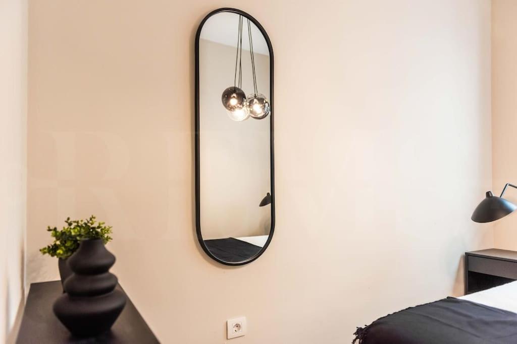 Contemporary Minimalist By Rems Apartment *