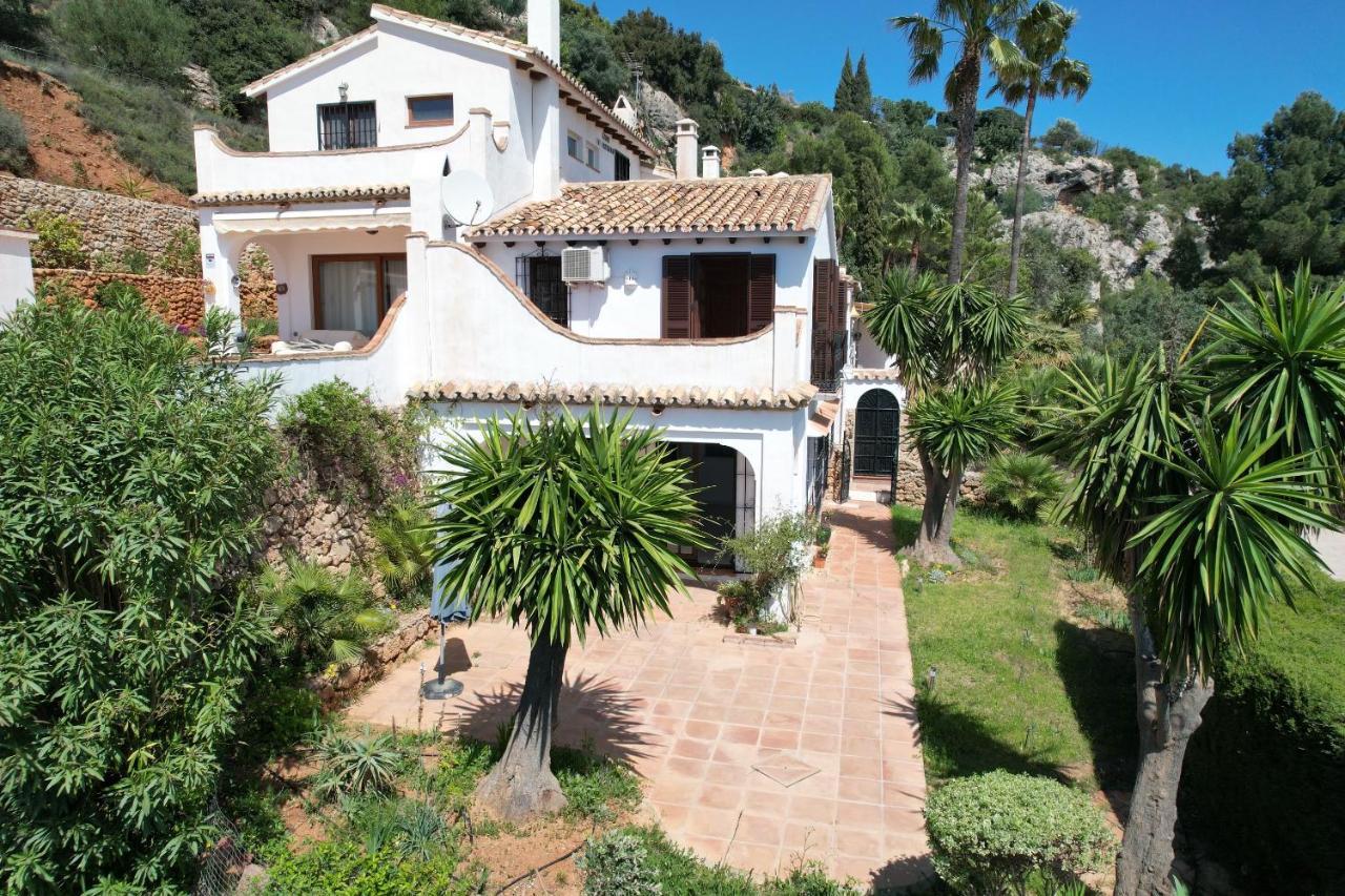 Terraced House In The Mountains With Fantastic View Vakantiehuis *