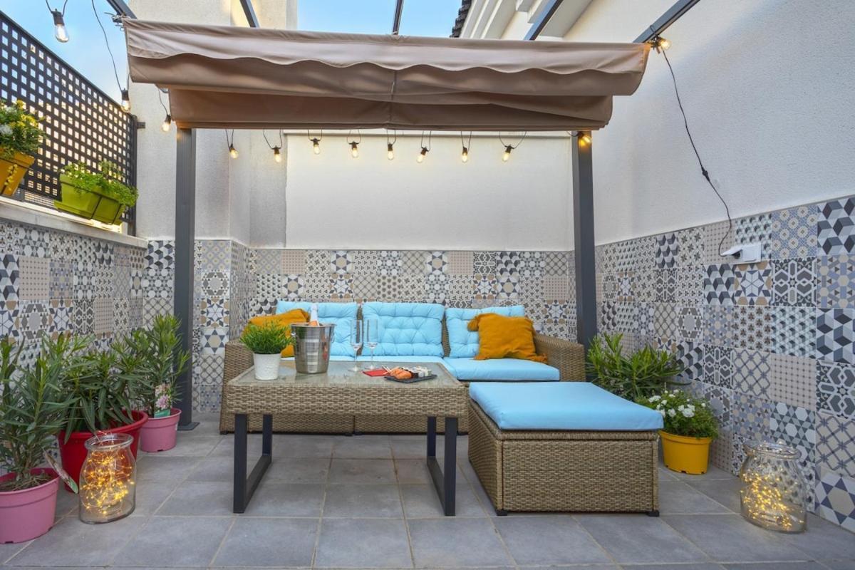-malagasunapts- Privateterrace Freeparking Pool Apartment