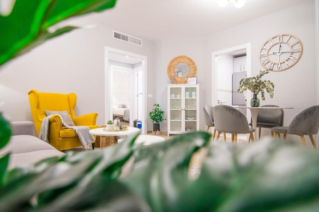 New! Luxury Center & 2 Balconies Apartment