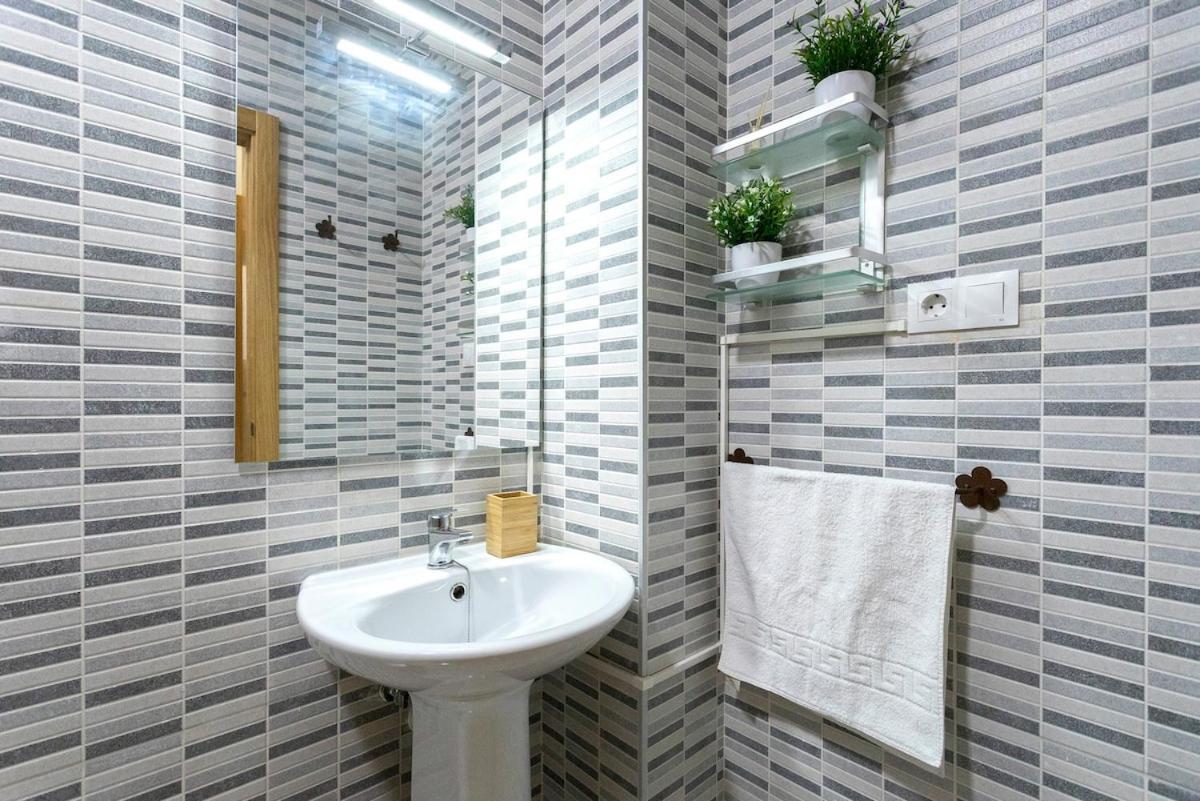 -malagasunapts- Freeparking Shared Pool Apartment Málaga