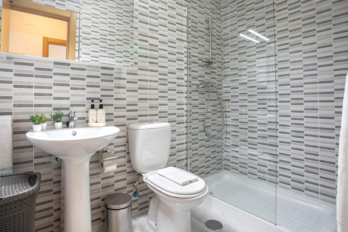 -malagasunapts- Huge & * Pool* Freepark* Appartement