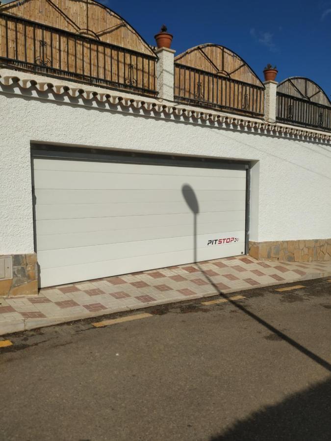 Pit Stop Apartment *