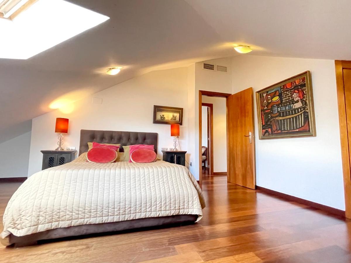 Atico En Plaza De La Constitucion 3 Bedrooms