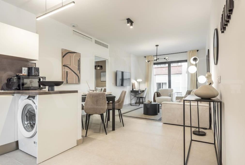 Modern With Patio & Parking By Rems Malaga