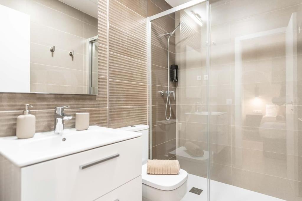 Modern With Patio & Parking By Rems Apartment Malaga