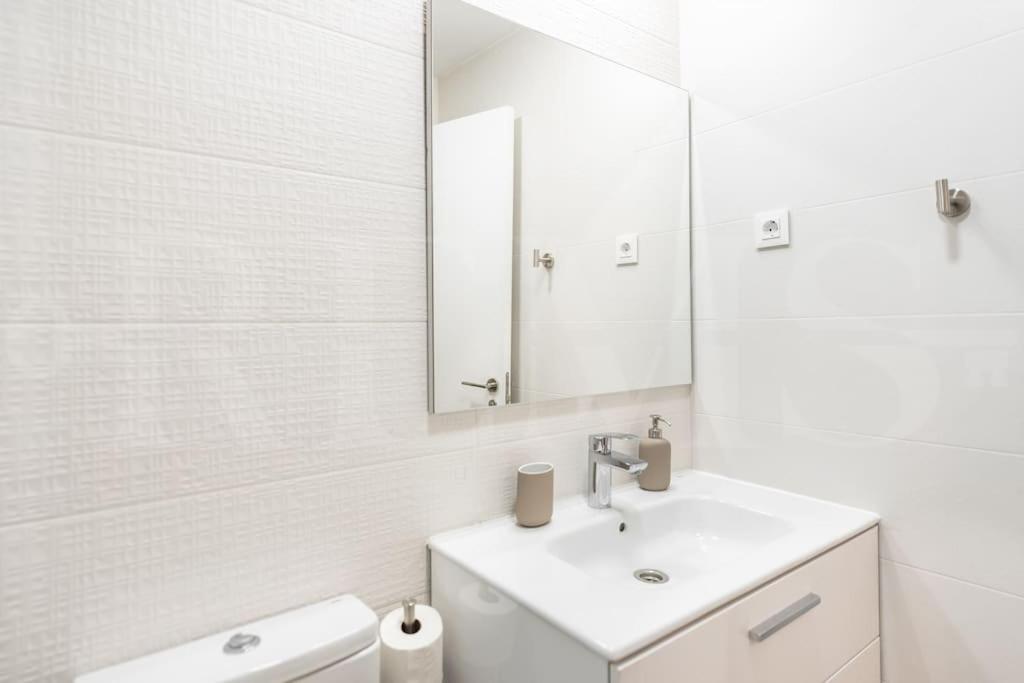Modern With Patio & Parking By Rems * Malaga