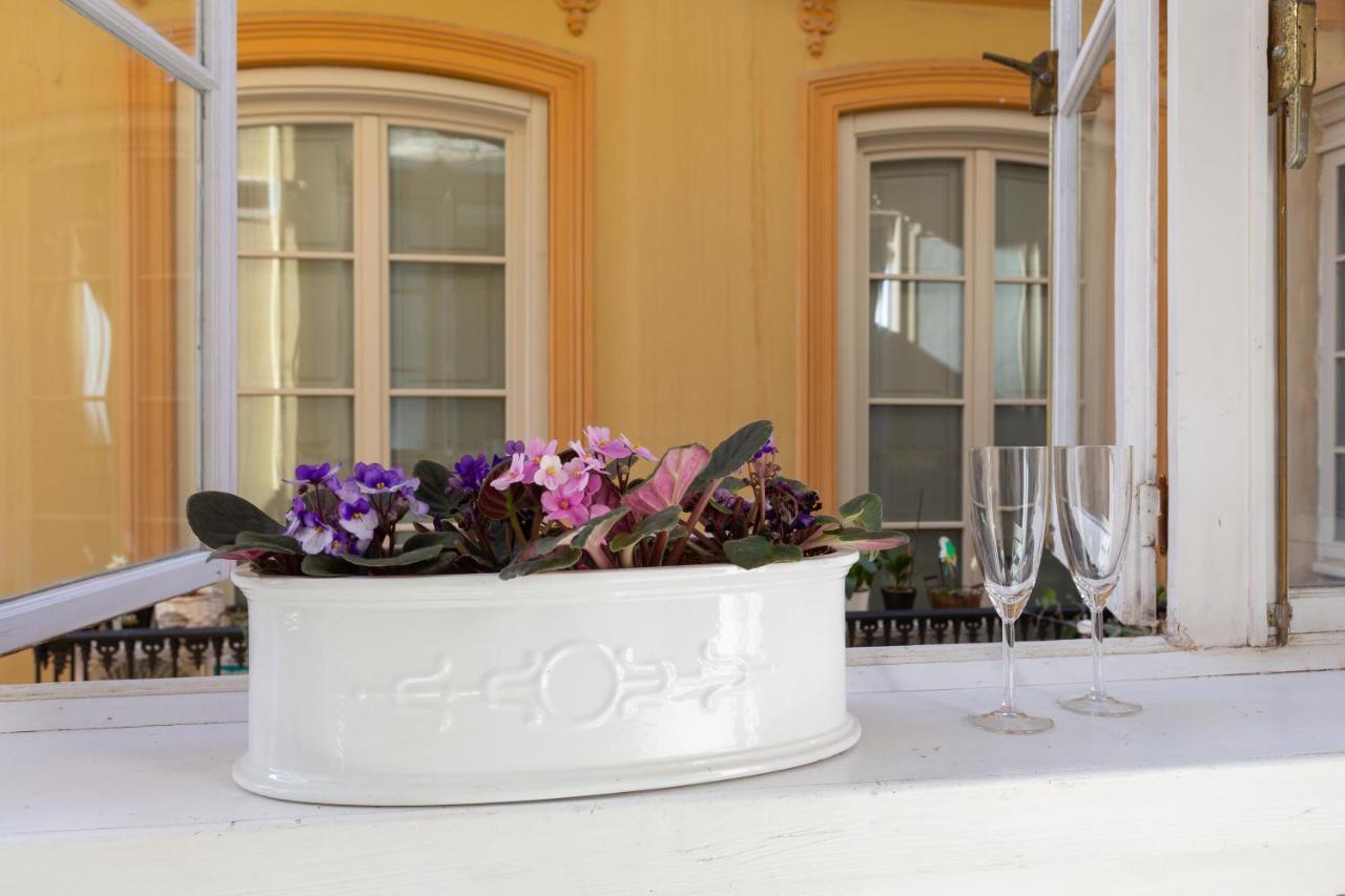 Apartment Puerta De Larios: Three-bedroom With Balconies And Patio