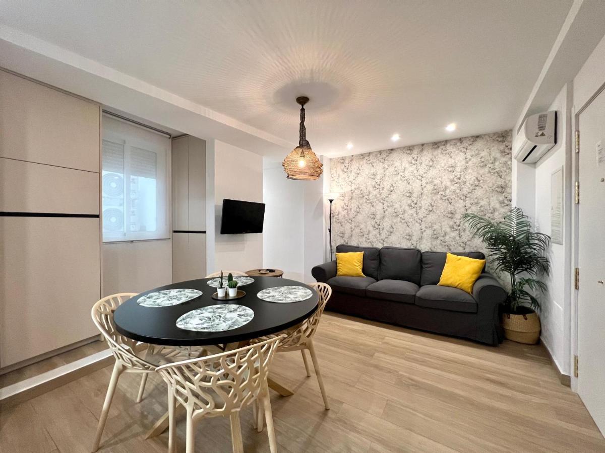 Apartment Huerto & Private Patio In The Old Town By Ele Malaga
