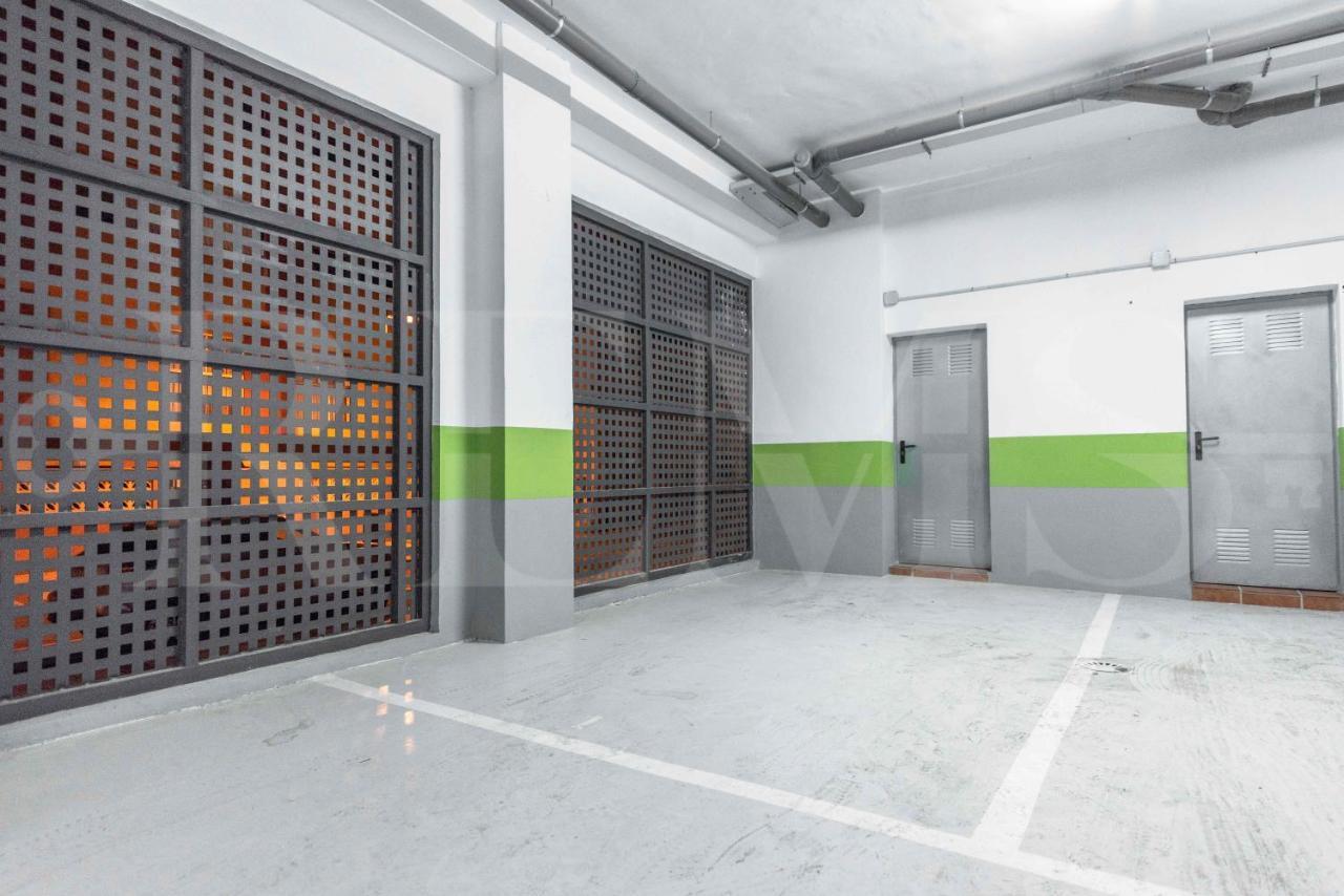 Stylish With Balcony & Parking Near The By Rems *