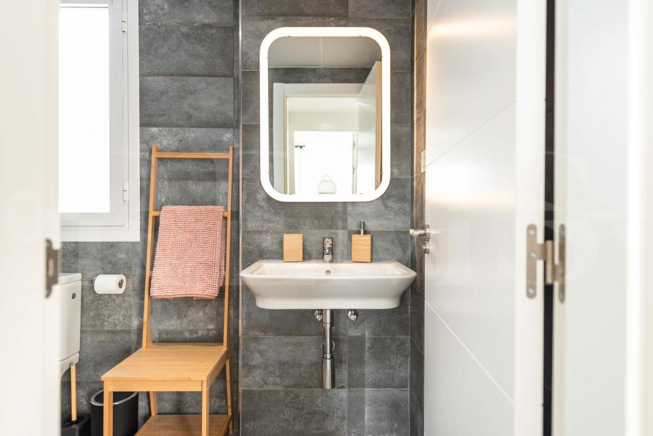 Stylish With Balcony & Parking Near The By Rems Apartment
