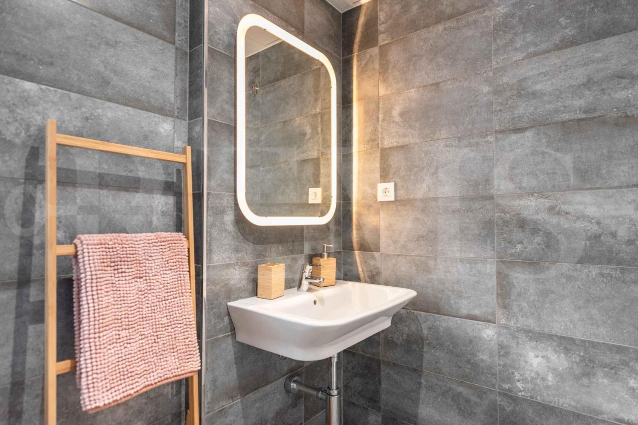 Stylish With Balcony & Parking Near The By Rems Málaga