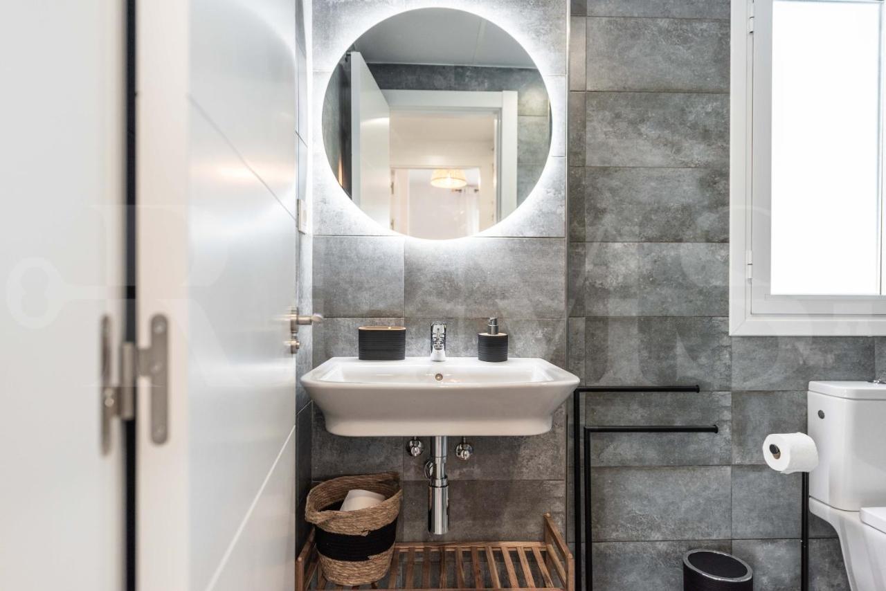 Stylish With Balcony & Parking Near The By Rems Apartment Málaga