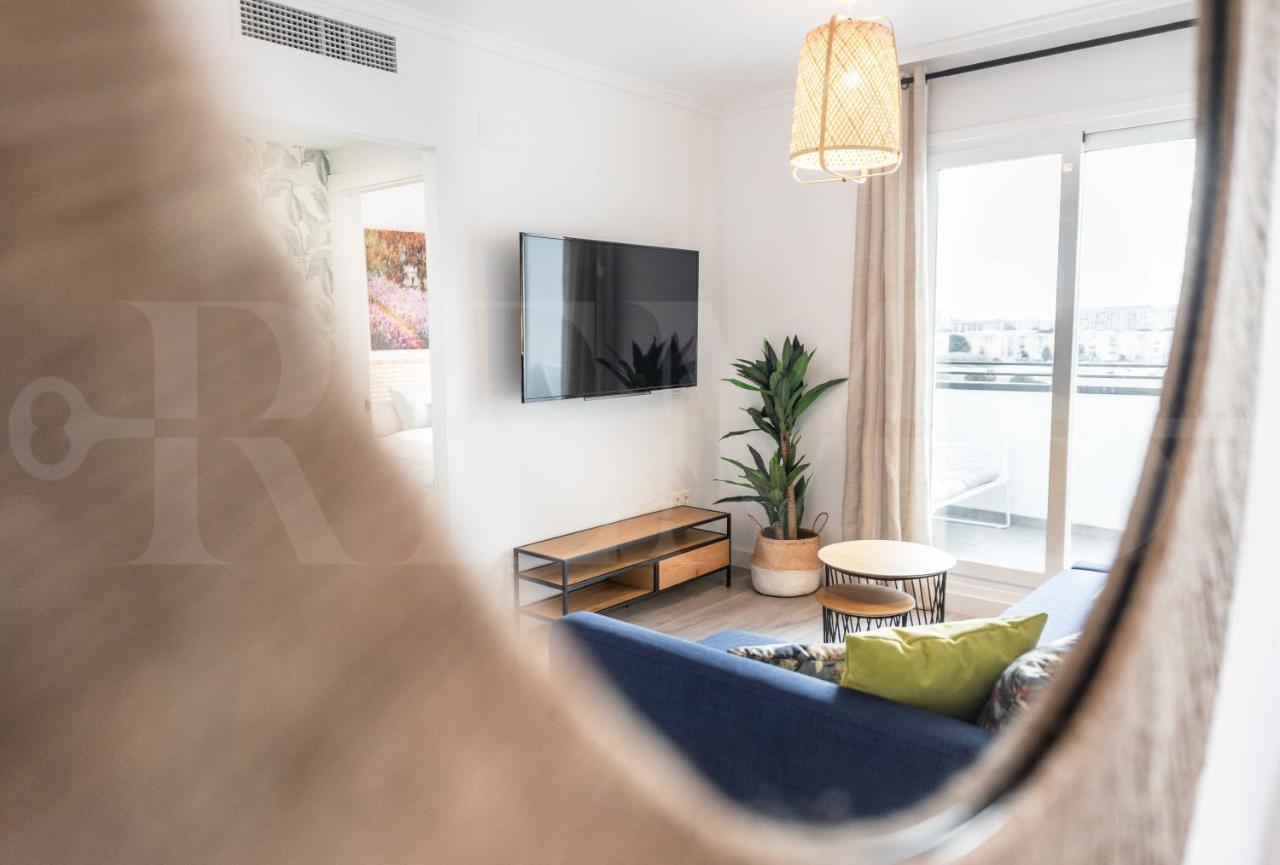 Stylish With Balcony & Parking Near The By Rems *