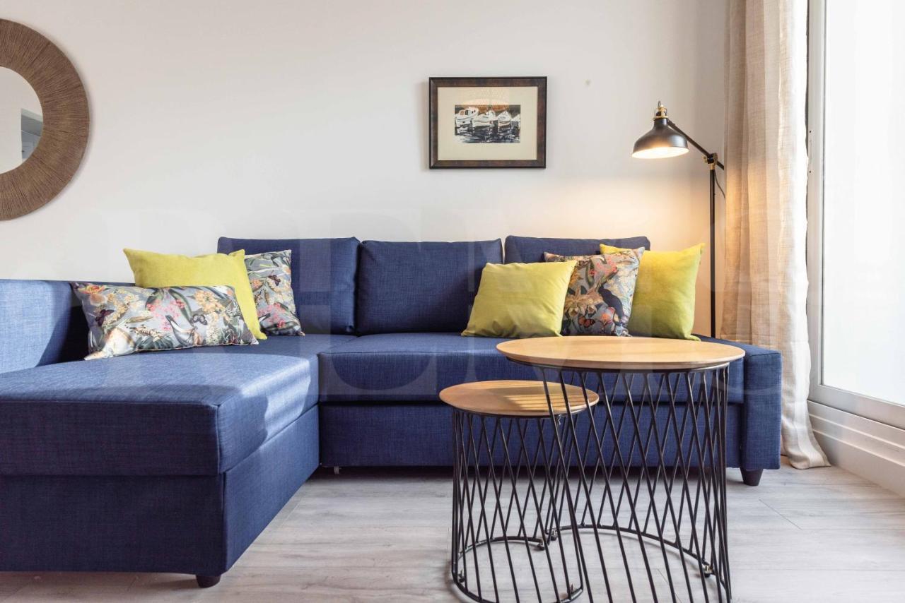 Stylish With Balcony & Parking Near The By Rems Apartment *