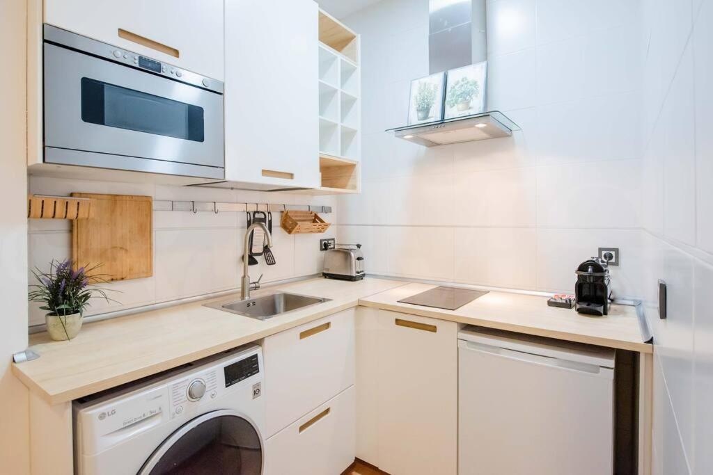 Relaxing With Parking In The Center By Rems Appartement