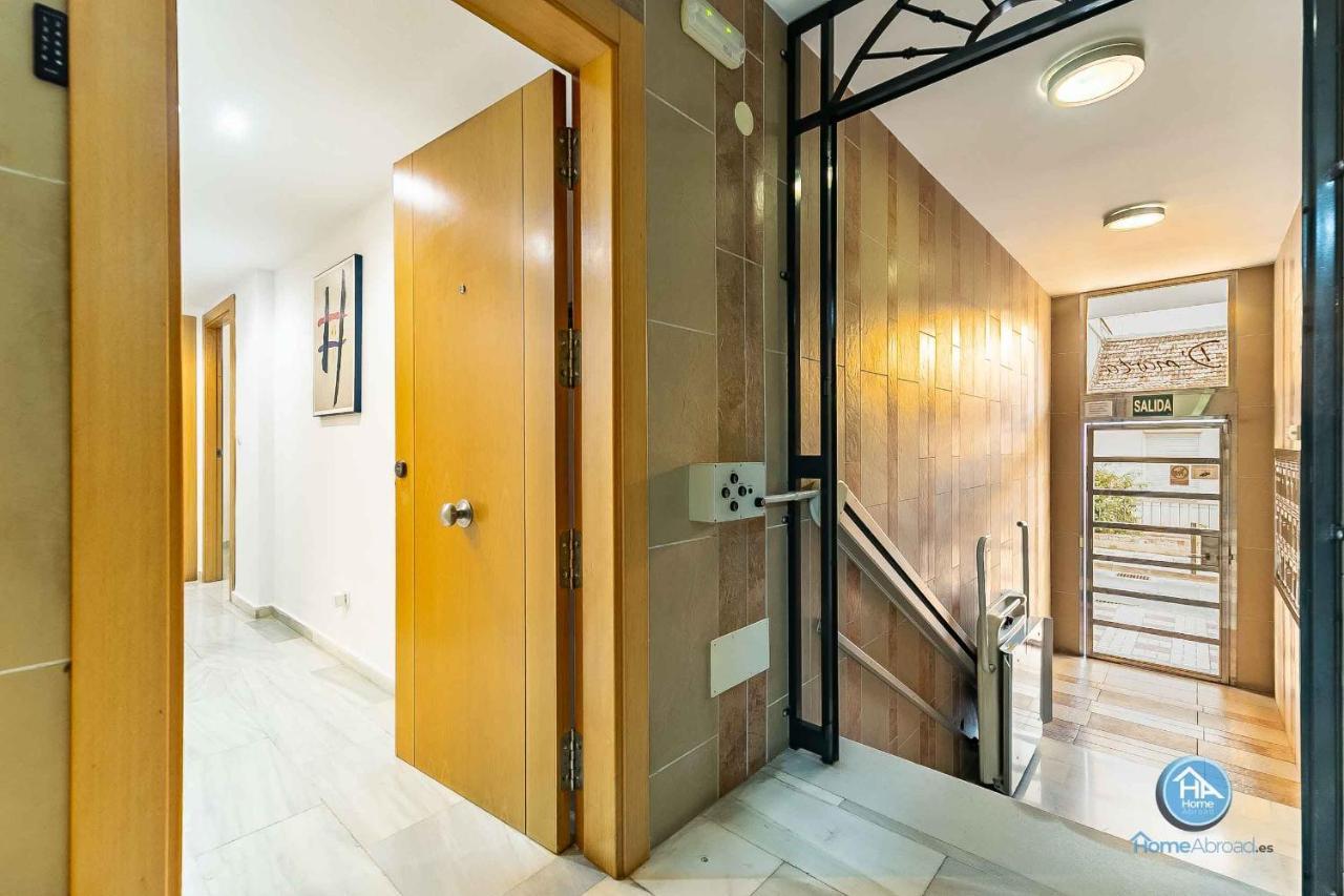 Bajo Urbano Boutique En Carlos Haya Con Terraza Y Parking Apartment *