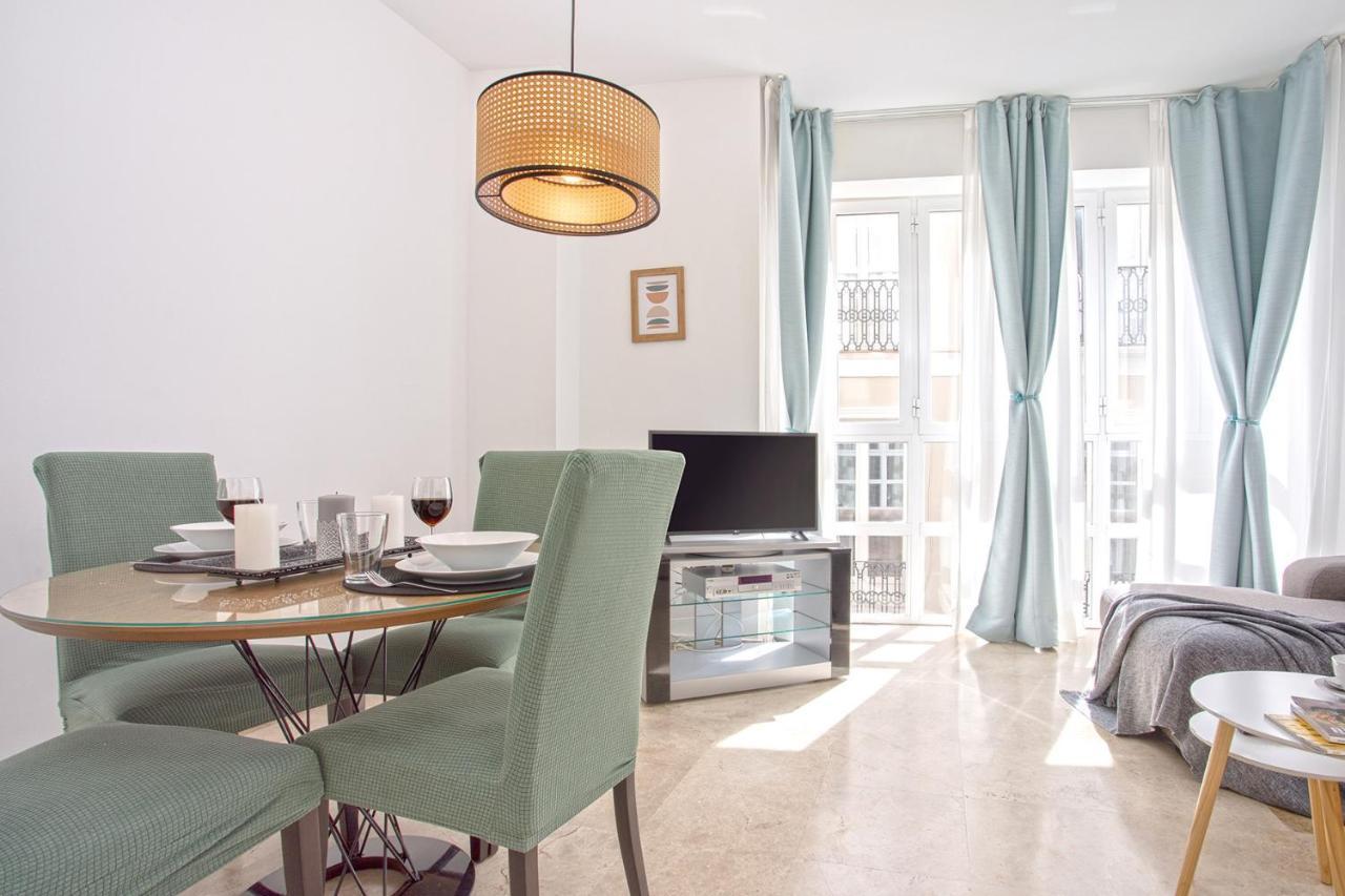 -malagasunapts-central Historic Heart Apartment