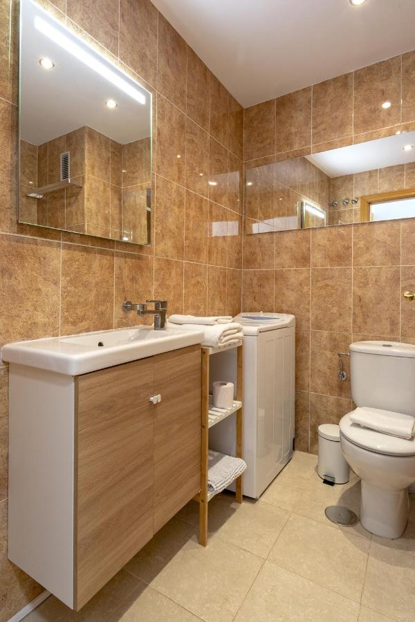 -malagasunapts-central Historic Heart Apartment