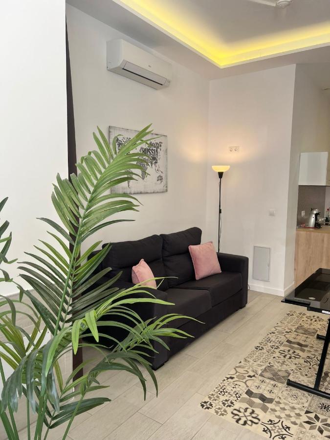 Hermoso Piso A 3 Min De La Estacion De Bus Y Tren Ave Apartment *