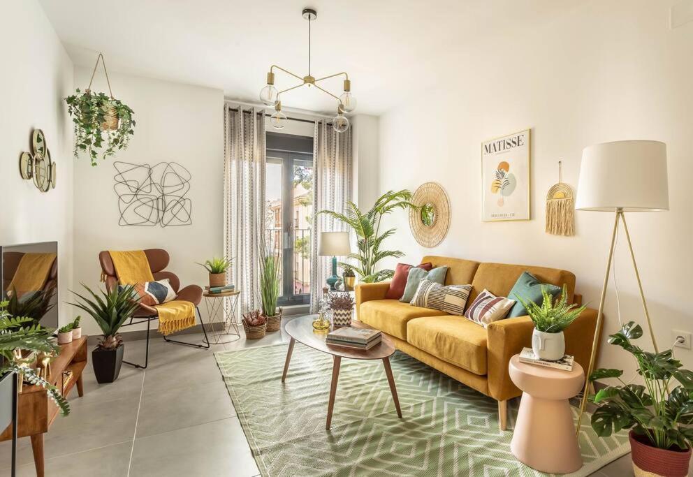 Circus Center Apartment *