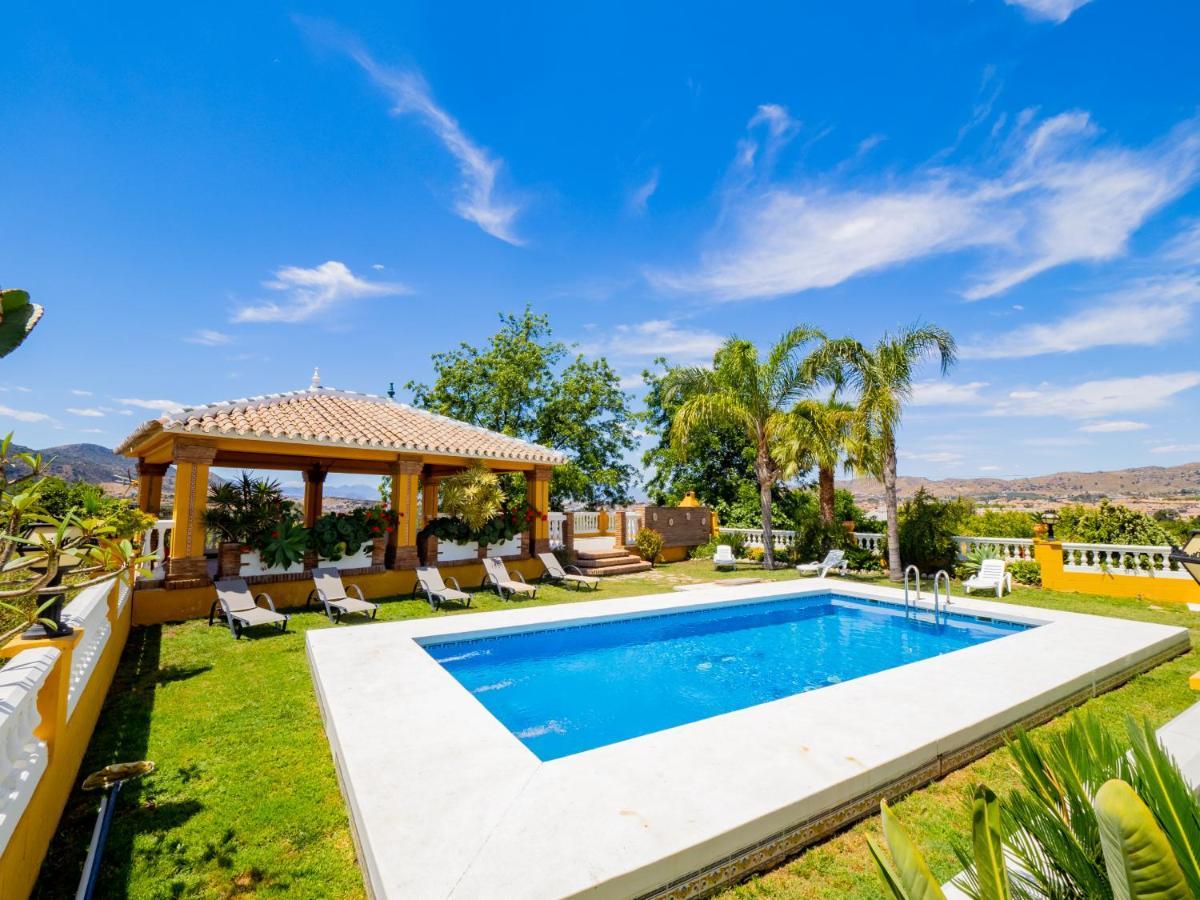 Cubo's Fina & Minigolf Included * Malaga