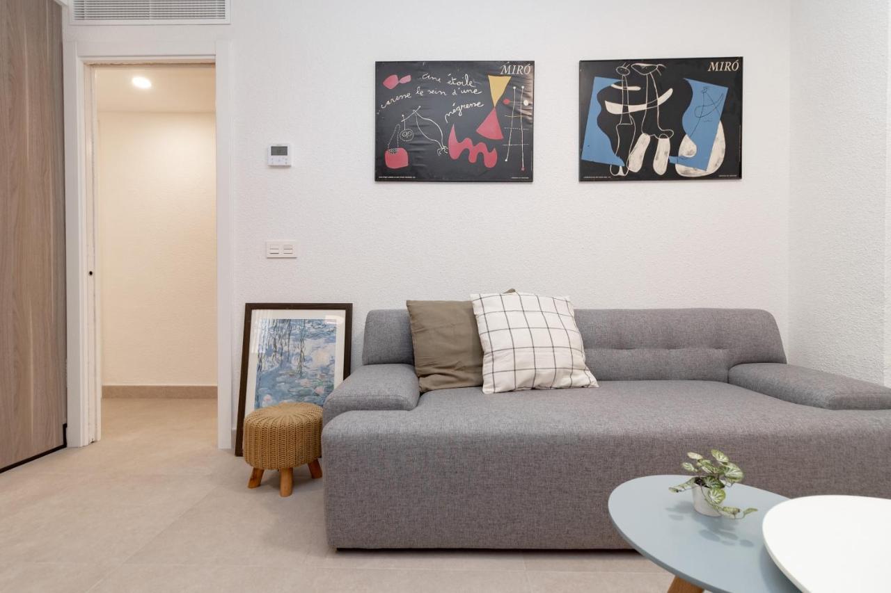 Apartment C23 Lovely 4 Bedroom Close To Maria Zambrano