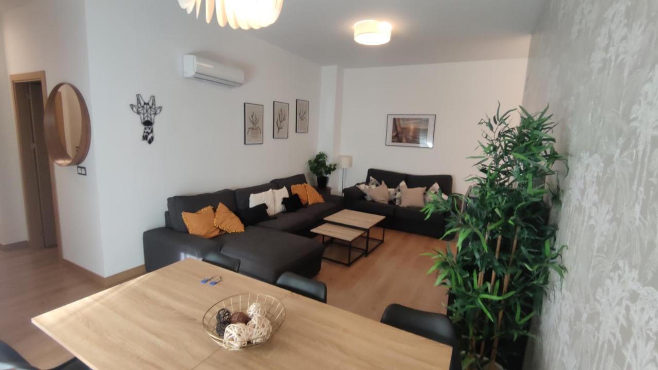 Apartment Unique In Center With Pool *