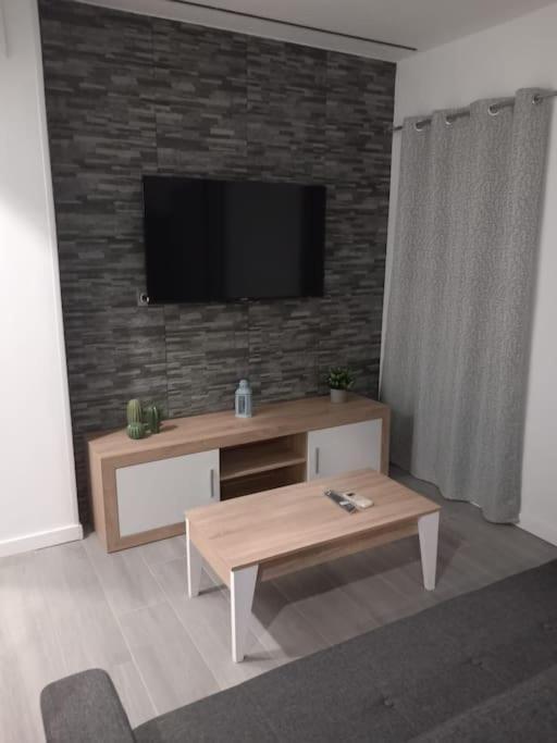 Family Flat Close To The Centre-v-estrell Apartment *