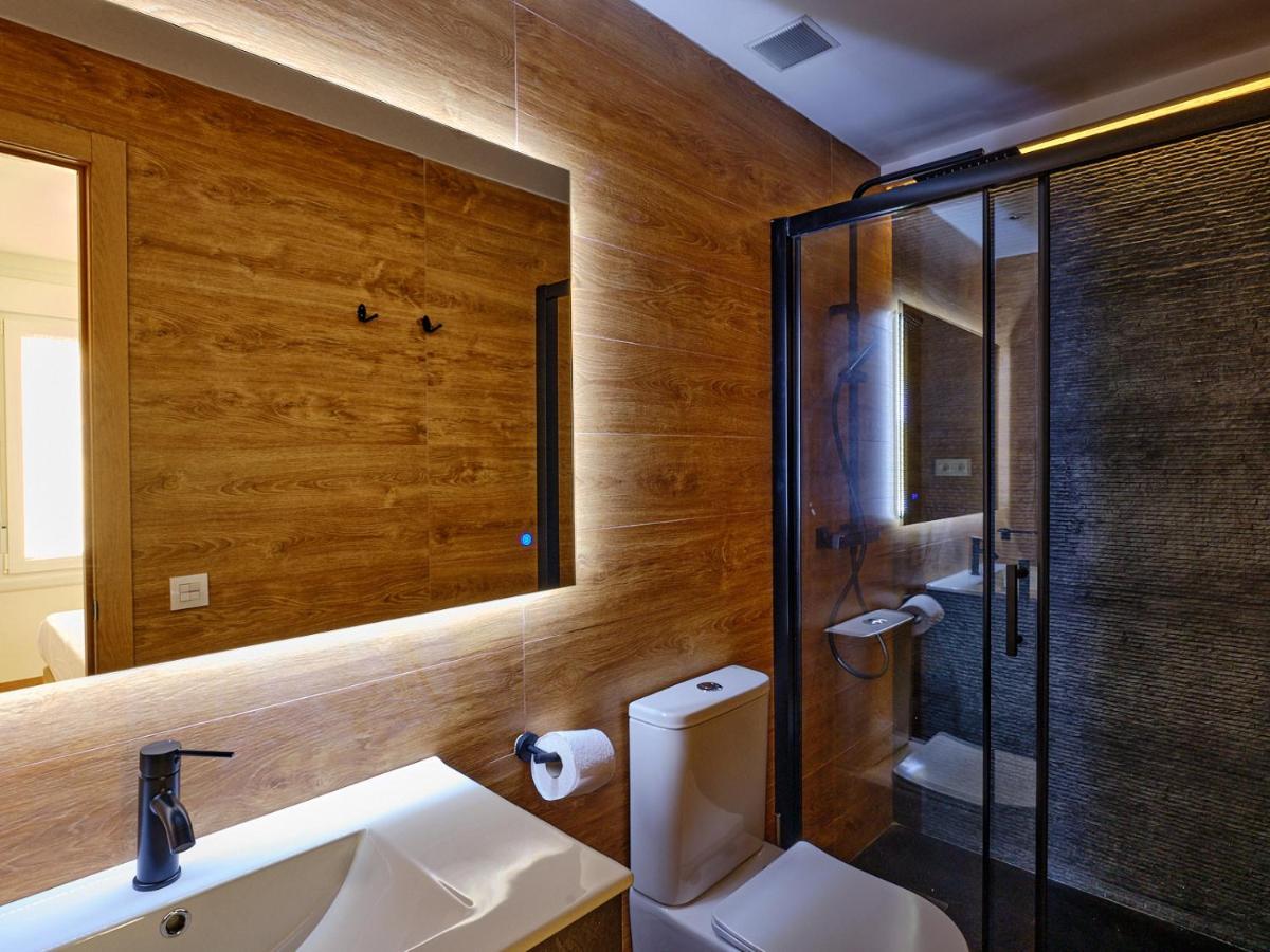 Apartment Leo Home- Bright & Centric 3 Bedrooms With Private Parking Inside *