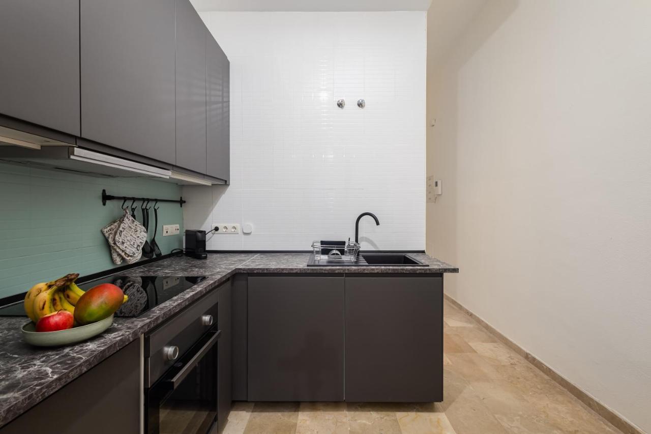 Central Studio Apartment *