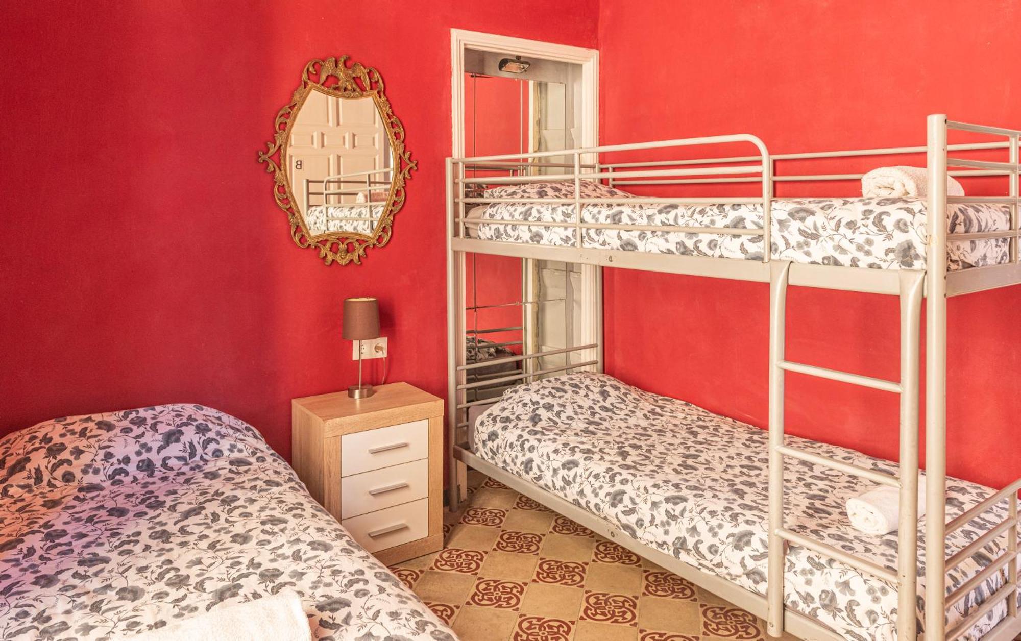 Private In Historic Building On The Square Privatunterkunft