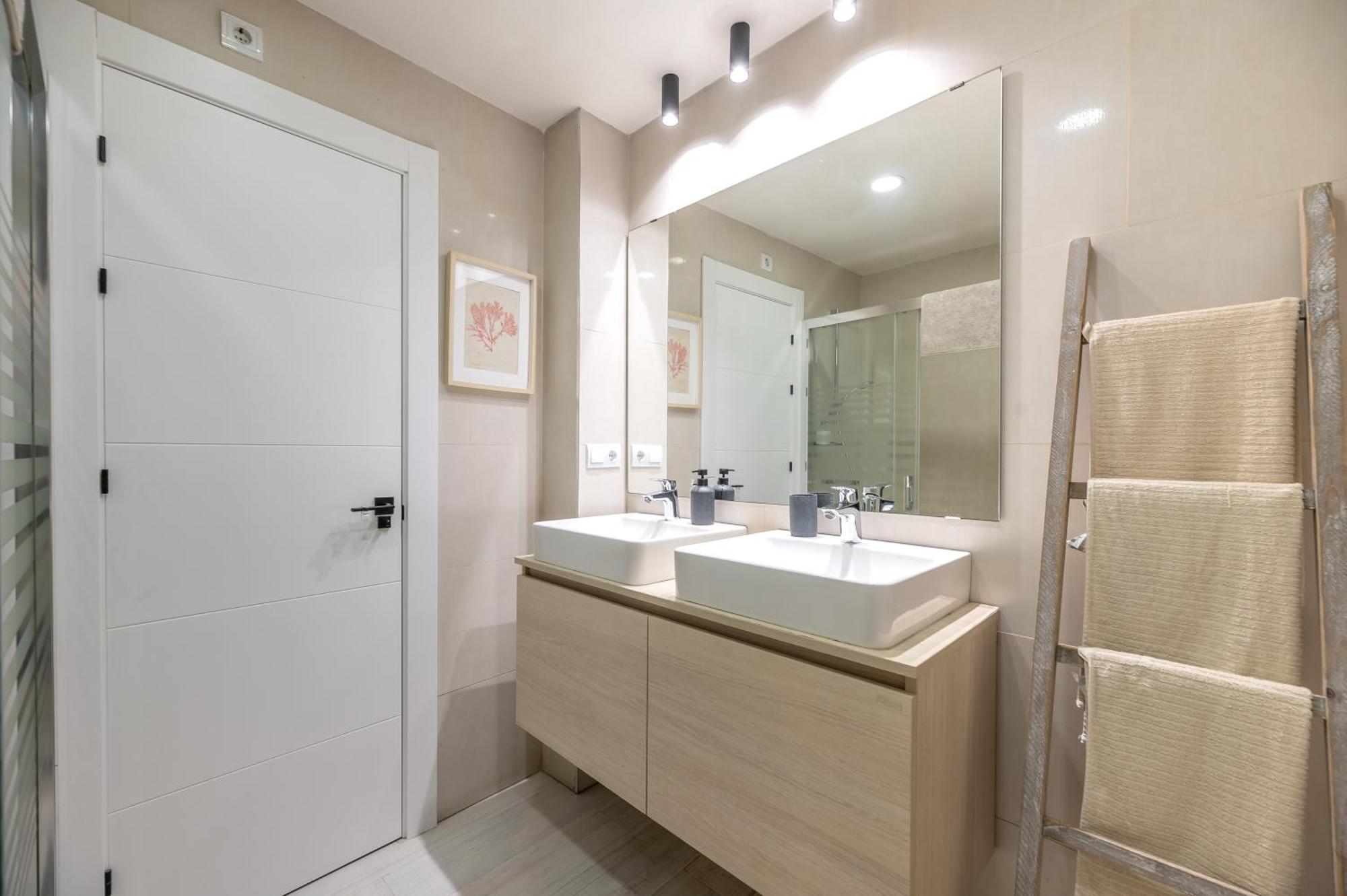 Victoria 16 Premium By Nagoa Homes Apartment