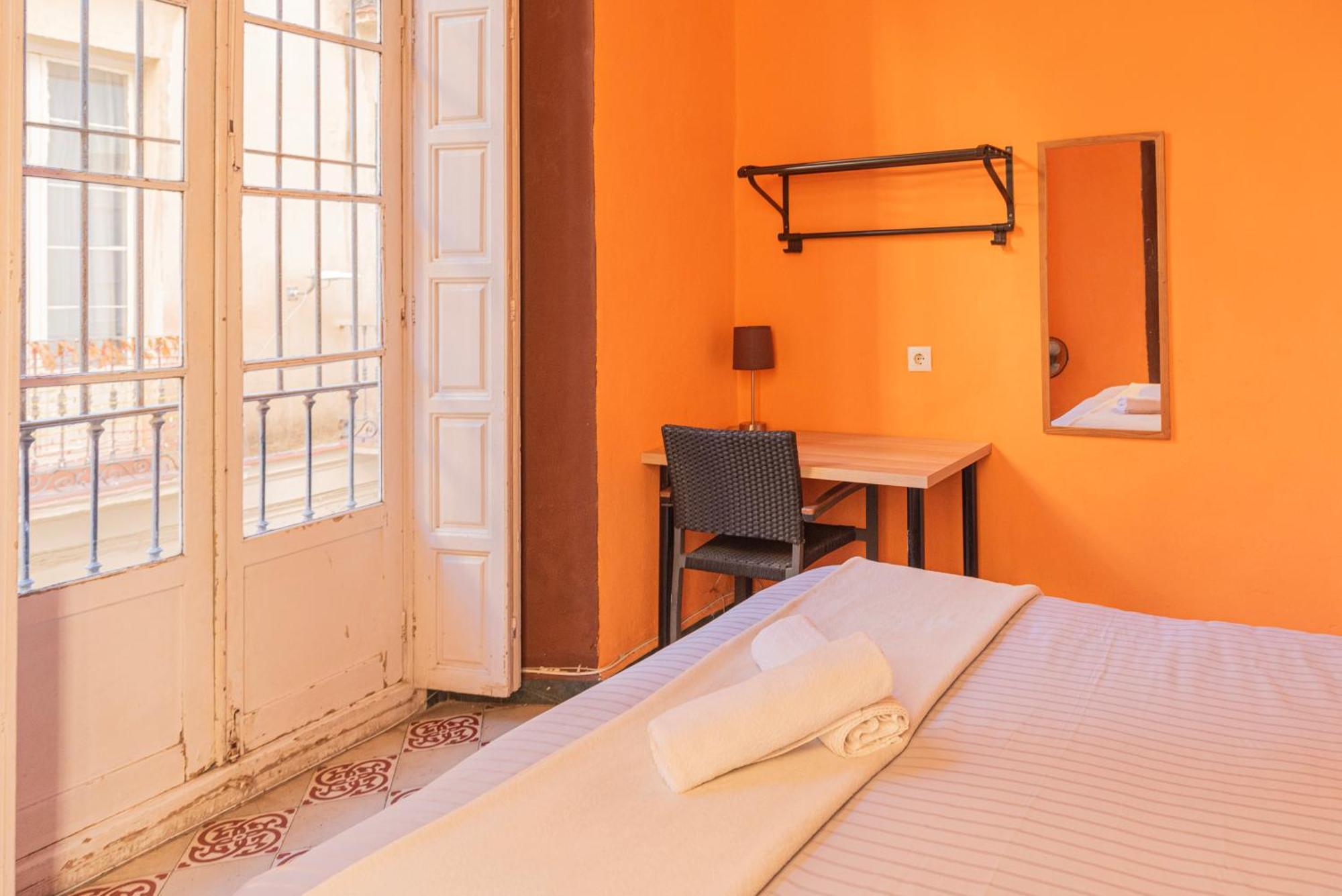 Private In Historic Building On The Square Privatunterkunft