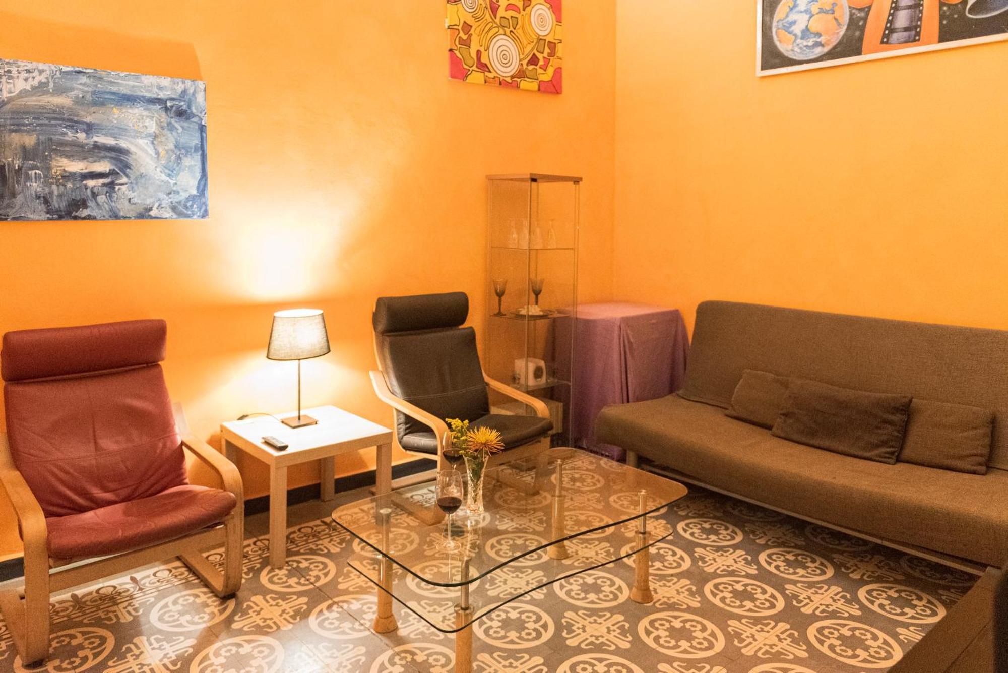 Private In Historic Building On The Square Privatunterkunft *