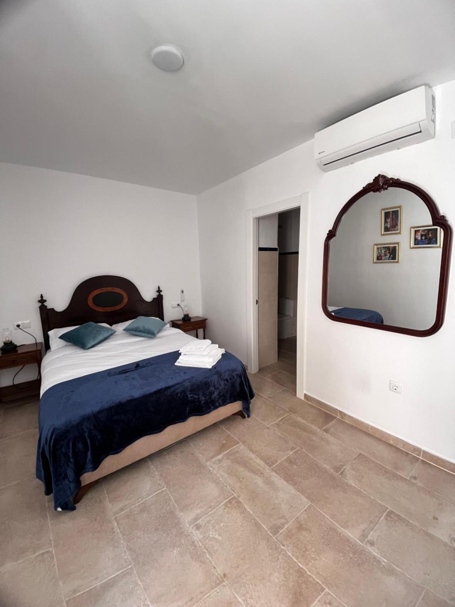 Shanti's Andalusian * Malaga