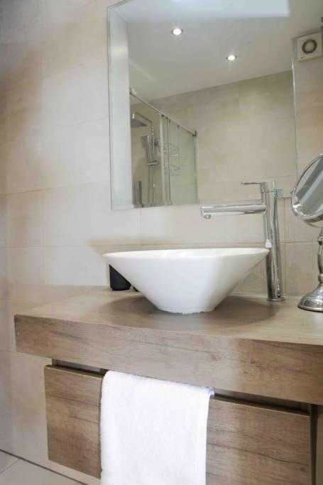 Stylish 2 Bedroom Next To Lamerced Plaza Malaga