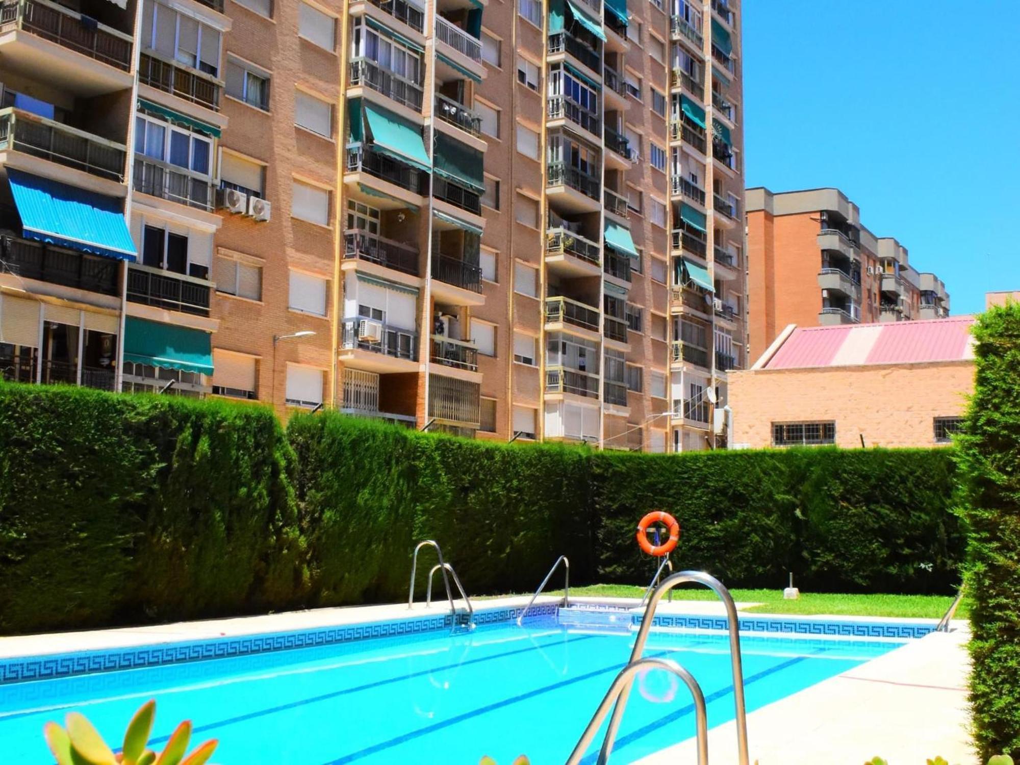 Amplio Y Luminoso Cerca Del Centro Y La Playa Con Piscina Y Parking Privado