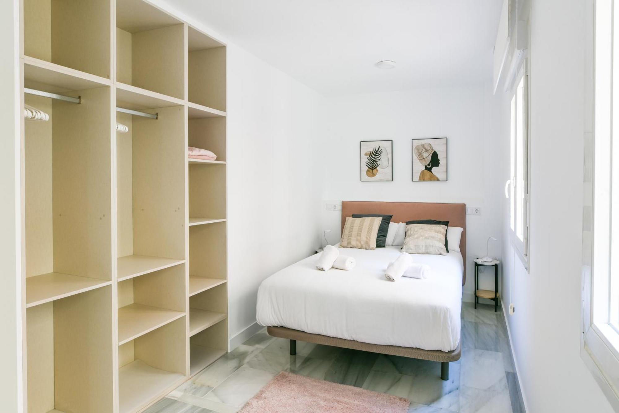 Magnificent- 2bd 2bth- Center