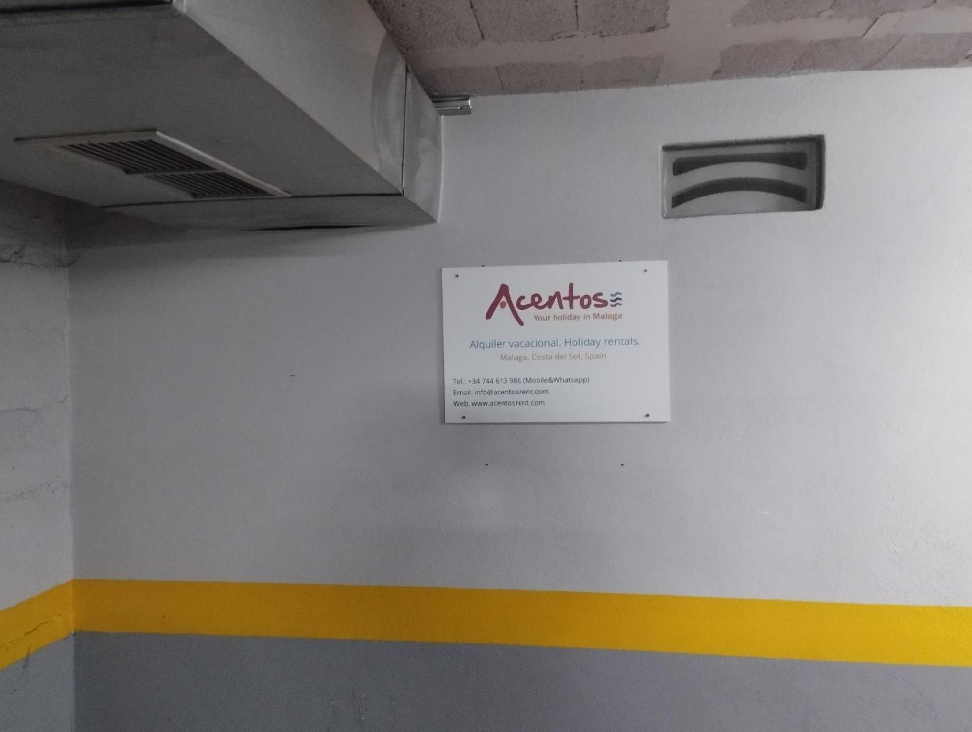 Apartamento Barcelo 21, Parking On Request, Atico With Terrace & With Patio, Center, Breakfast Included, Quite Neighborhood, Bc *