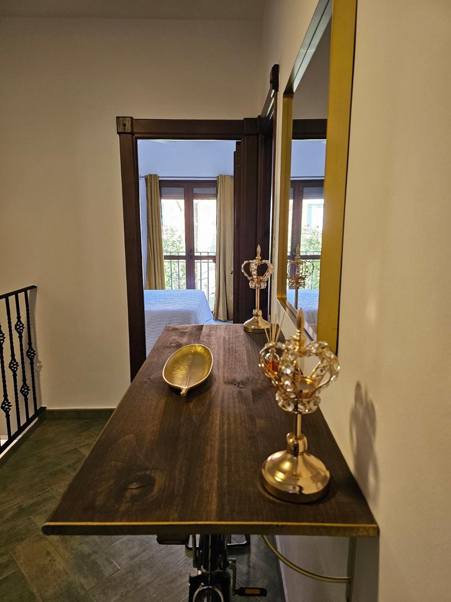 The Queen House Apartment