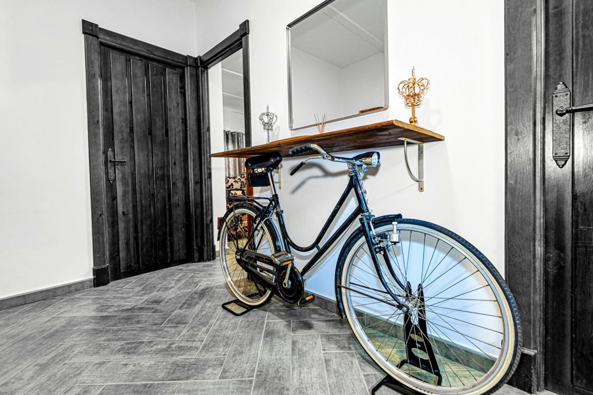 The Queen House Apartment
