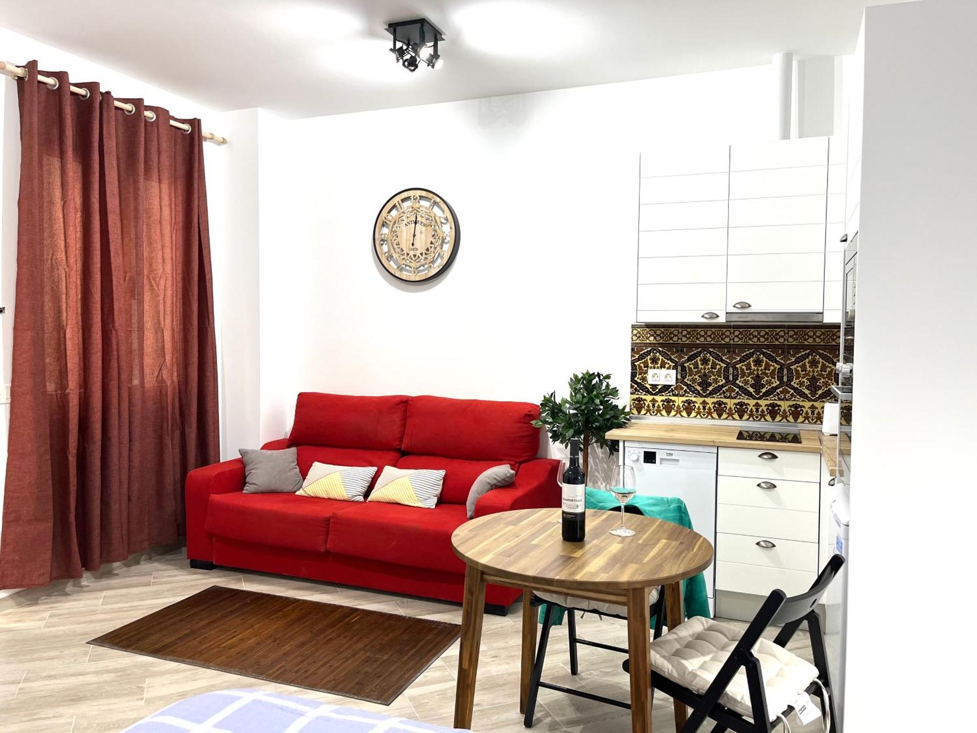 Malasana 51, New Art Apartment, Breakfast Included, Historic Center, Quite Neighborhood, Ml