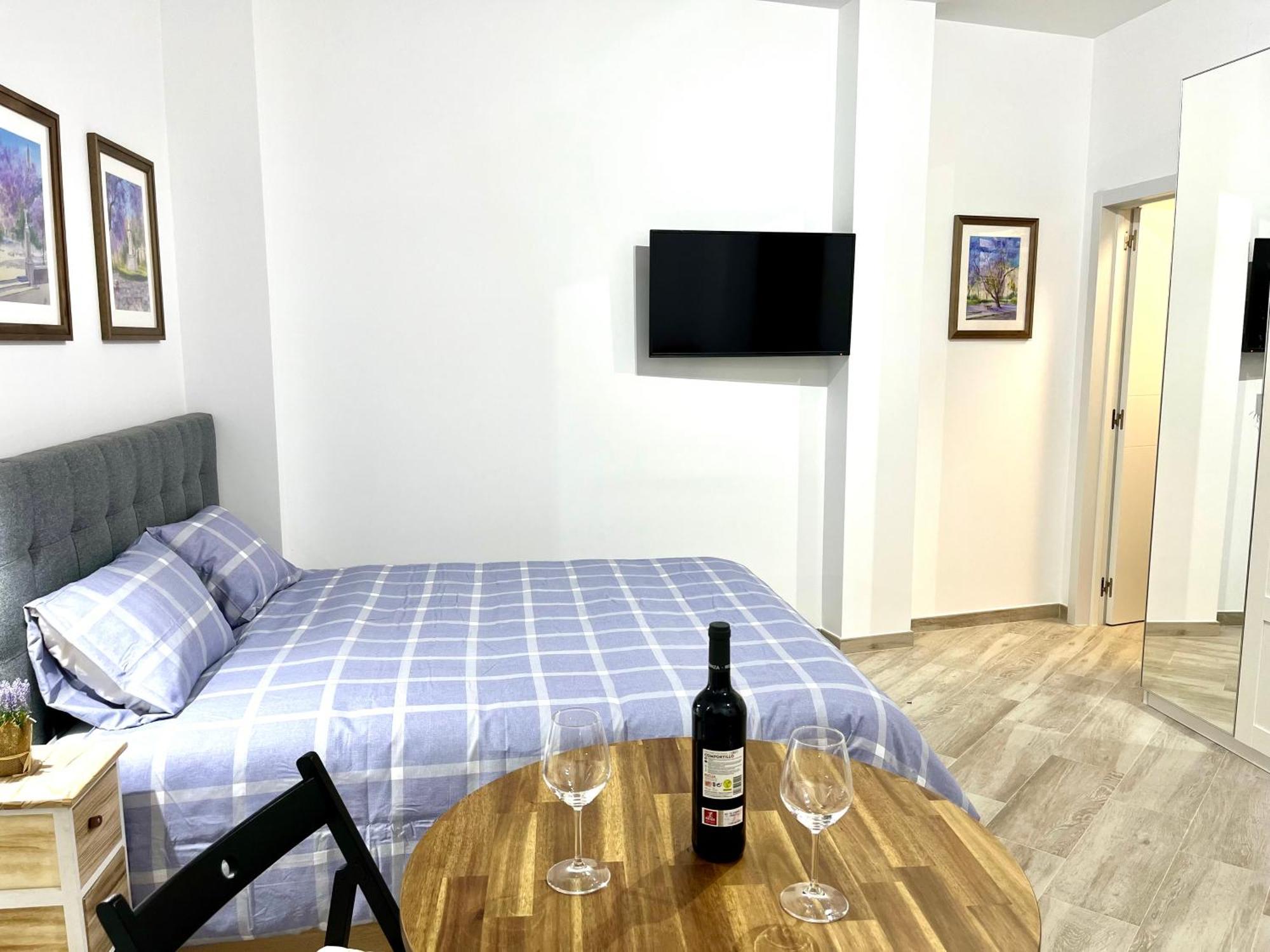 Malasana 51, New Art Apartment, Breakfast Included, Historic Center, Quite Neighborhood, Ml *