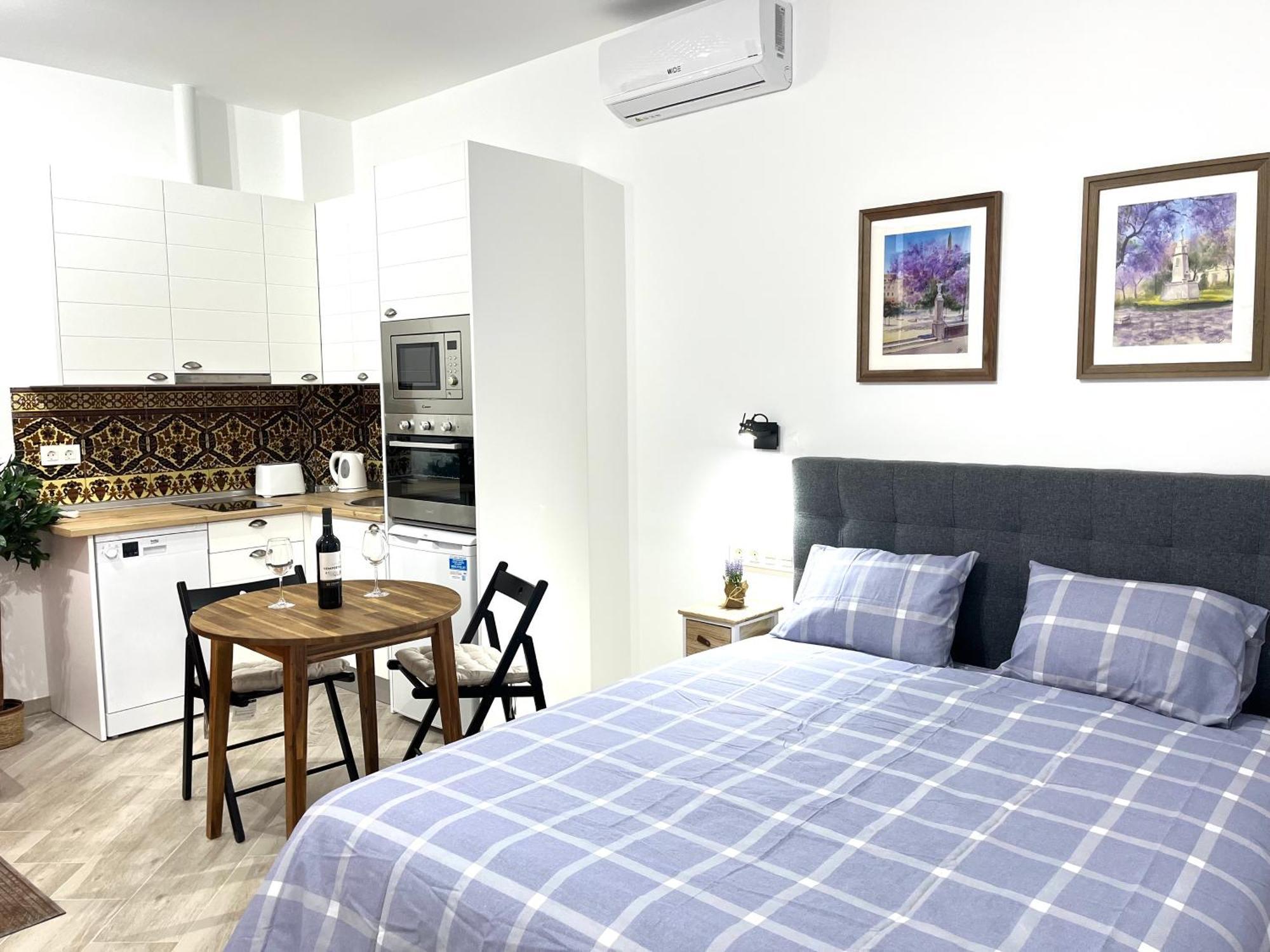 Malasana 51, New Art Apartment, Breakfast Included, Historic Center, Quite Neighborhood, Ml Málaga