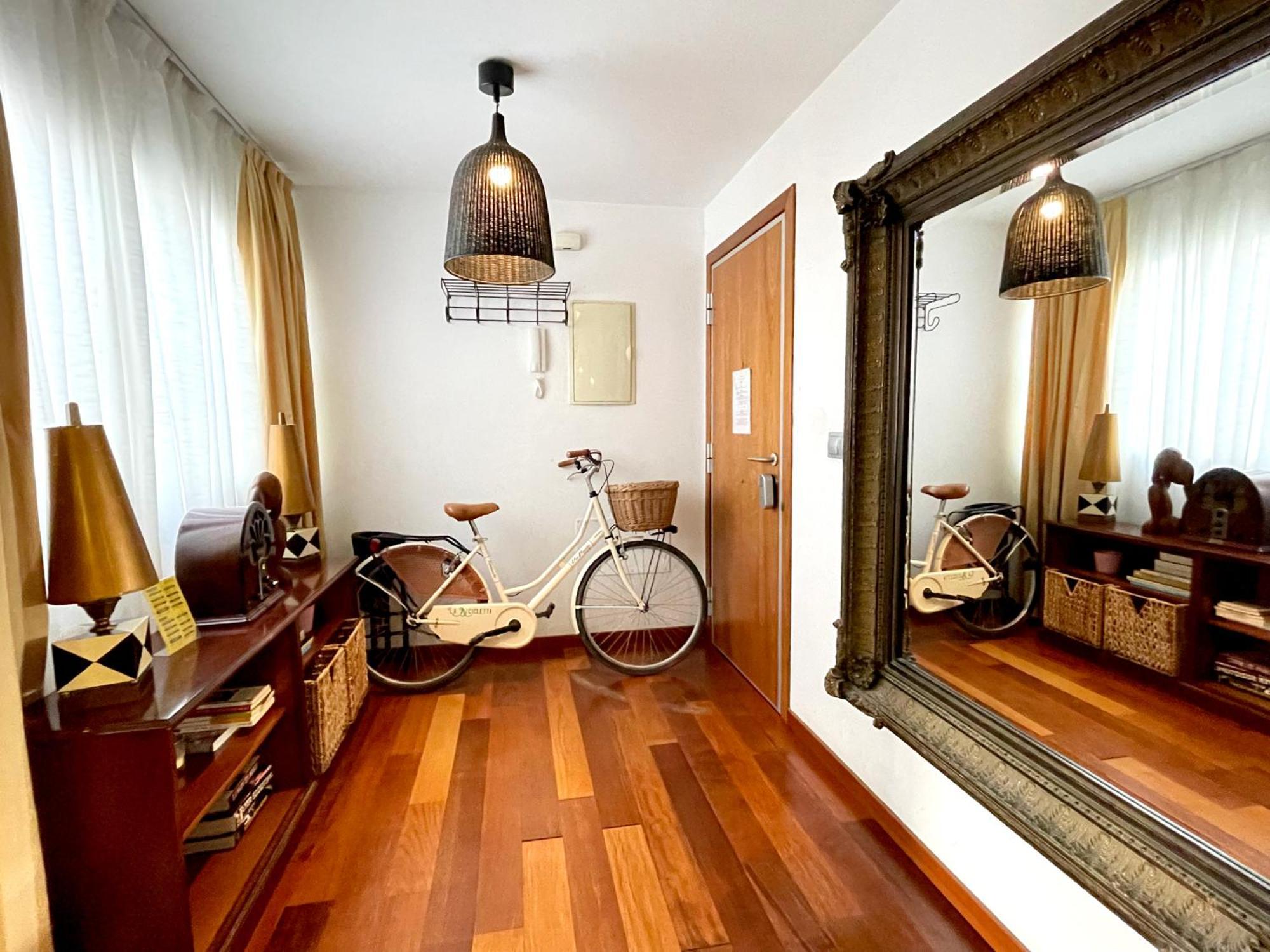 Atico En Plaza De La Constitucion 3 Bedrooms Apartment *