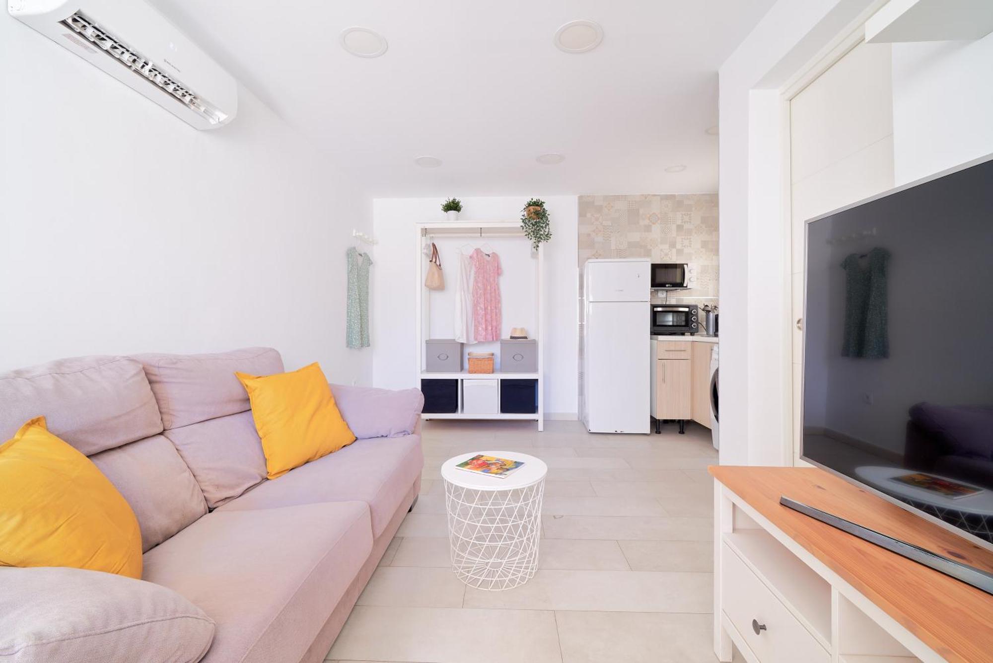 Apartment Romantico Estudio En La Playa De Pedregalejo By Alterhome