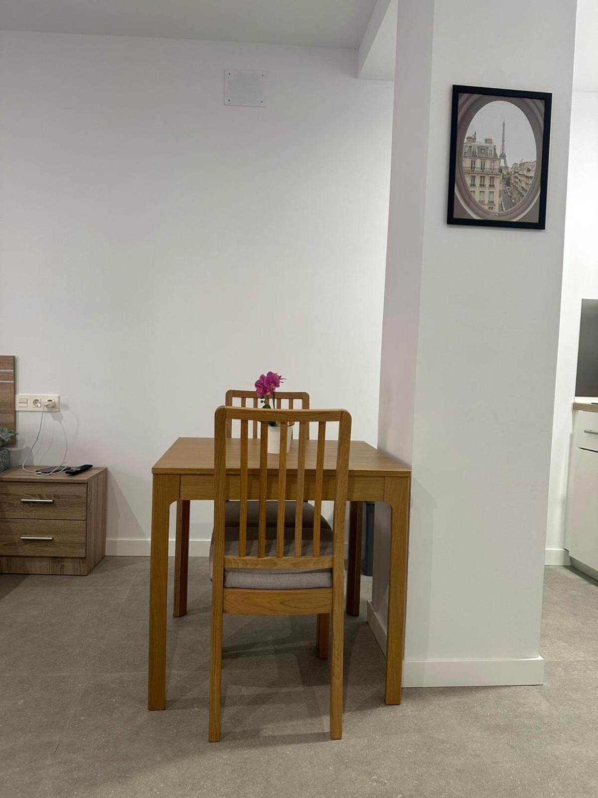 Apartment Fantastico Piso A 5 Minutos De La Estacion De Bus Y Tren A Metros De La Playa Malaga
