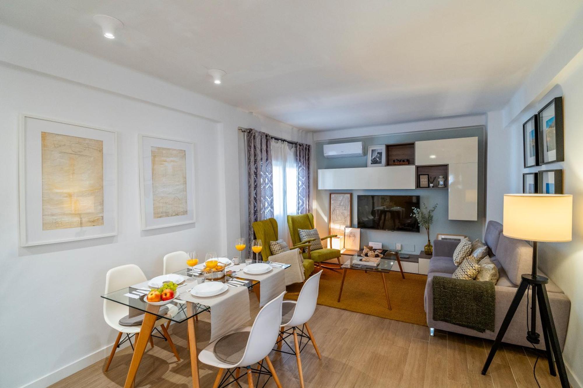 New Luxury House In The Center! Nuevo Piso De Lujo En El Centro. *