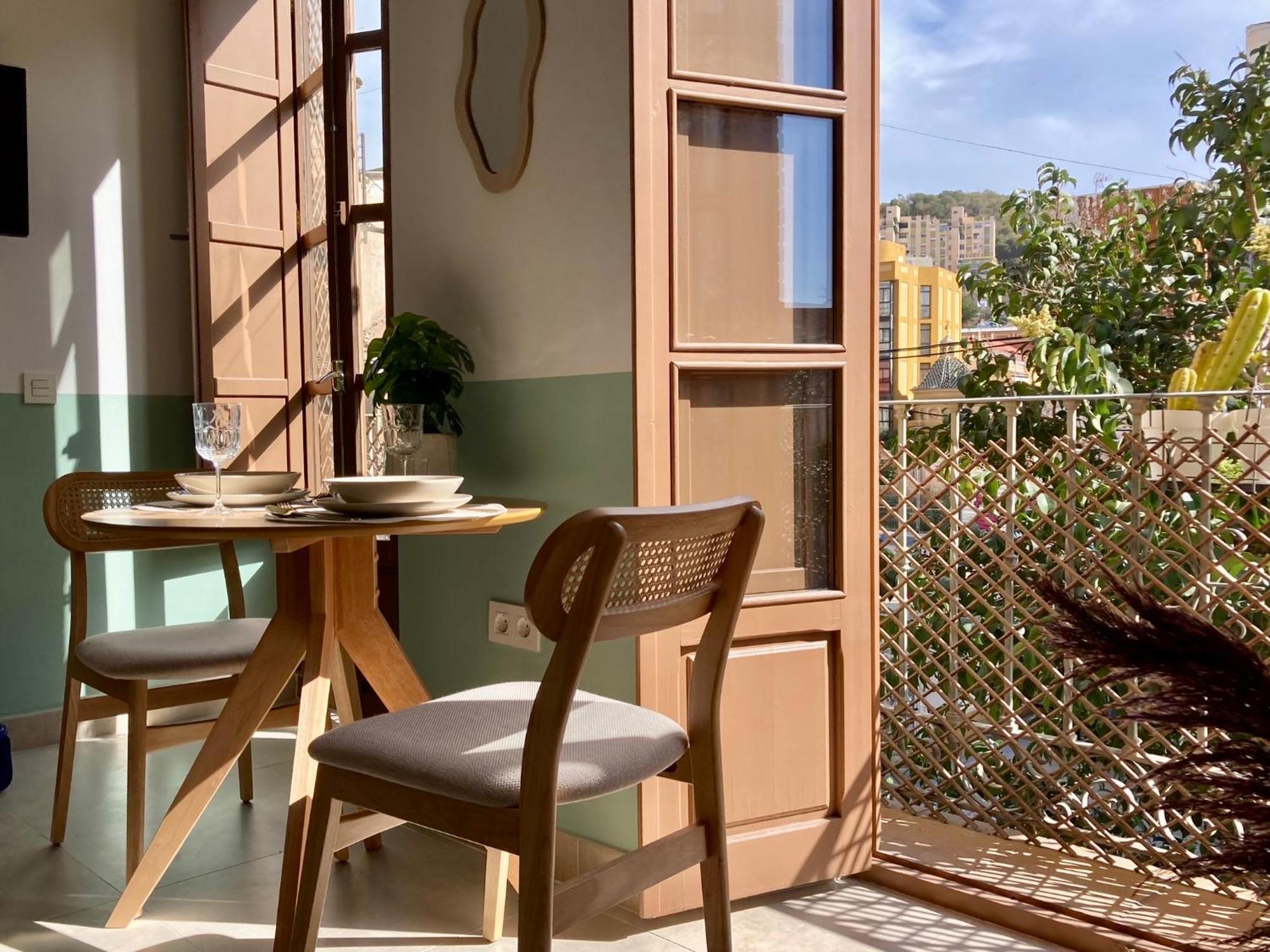 Nieuw - Kleurrijke Met Frans Balkon * Malaga